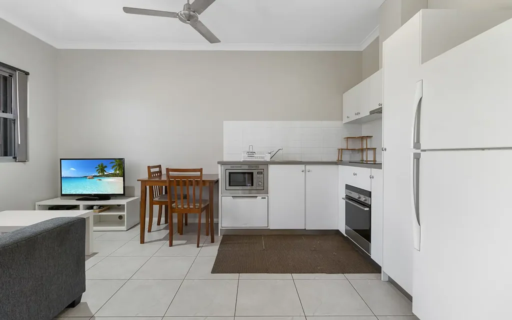 Fully Furnished Modern Unit in Great Location
