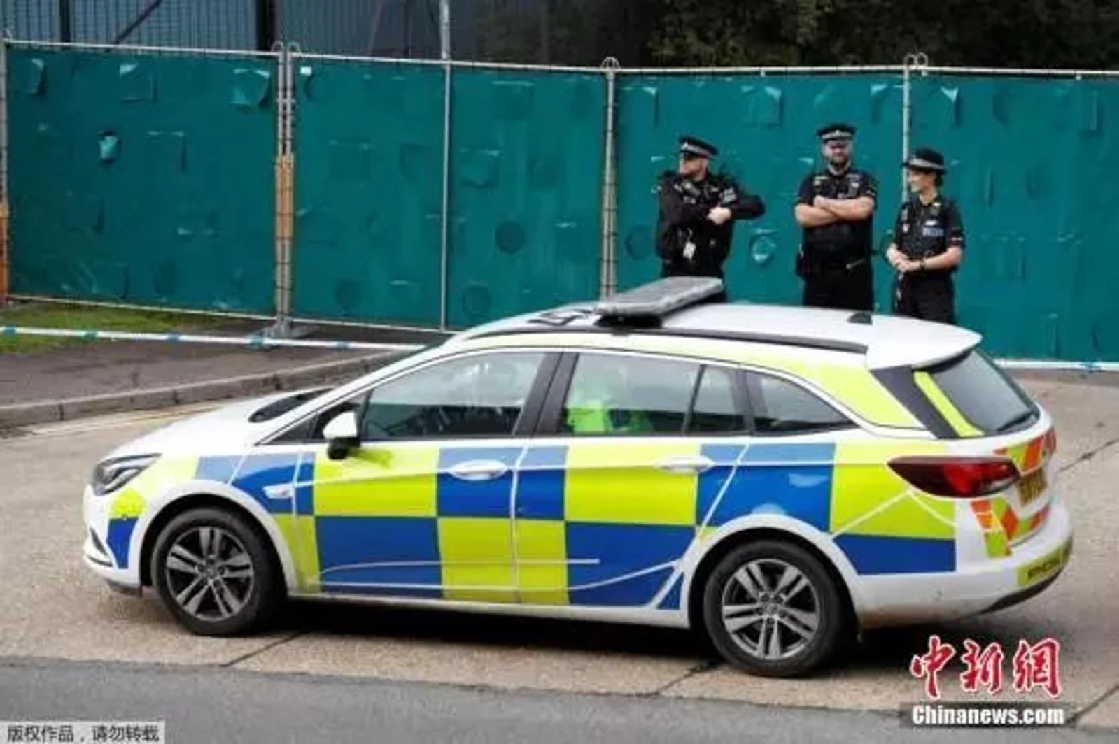 英国集装箱39具遗体系中国公民?驻英大使馆:警方称尚无法确定