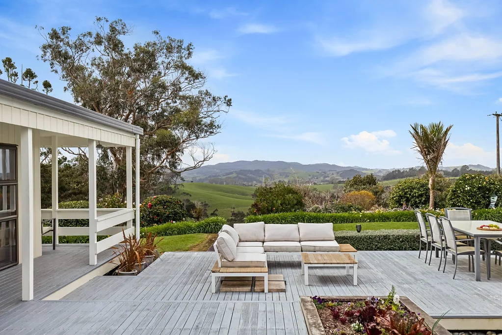 Kaukapakapa  Farm-ready lifestyle block with stunning views