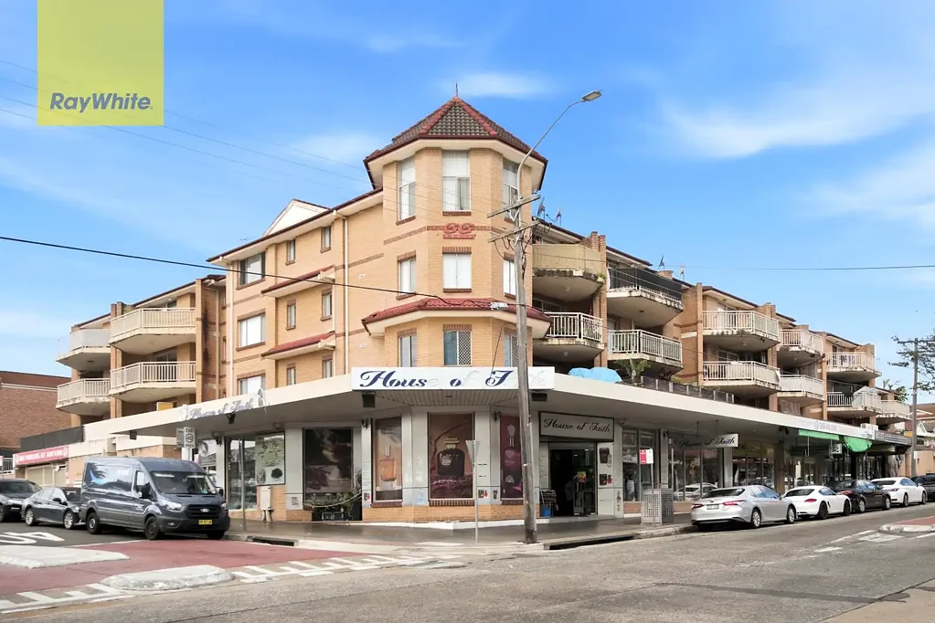 Lakemba 2房 Haldon街宁静居所 两卧宽敞舒适 现代瓷砖地板 时尚翻新厨房 带锁车库安全 Modern Comfort & Convenience in the Heart of Lakemba