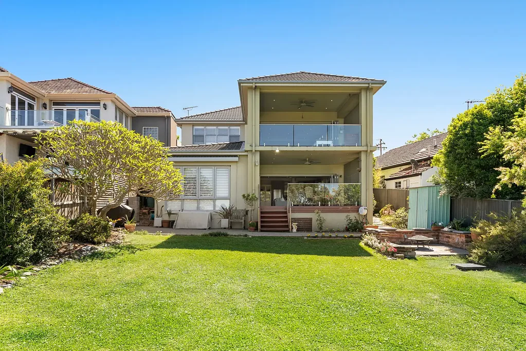 4 Gnarbo Avenue, Carss Park, NSW 2221