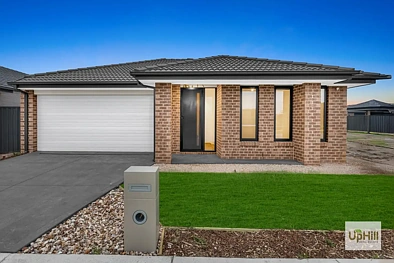 Clyde 4 Bedroom Reserve Facing Family Home on a Huge 490m² Block!