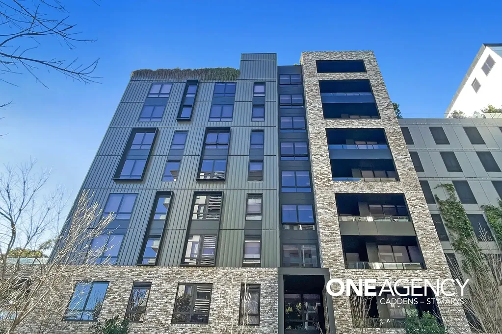 MODERN APARTMENT LIVING IN THE HEART OF PENRITH!!!