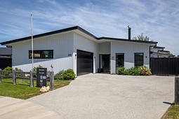 30 Plunket Street, Omakau