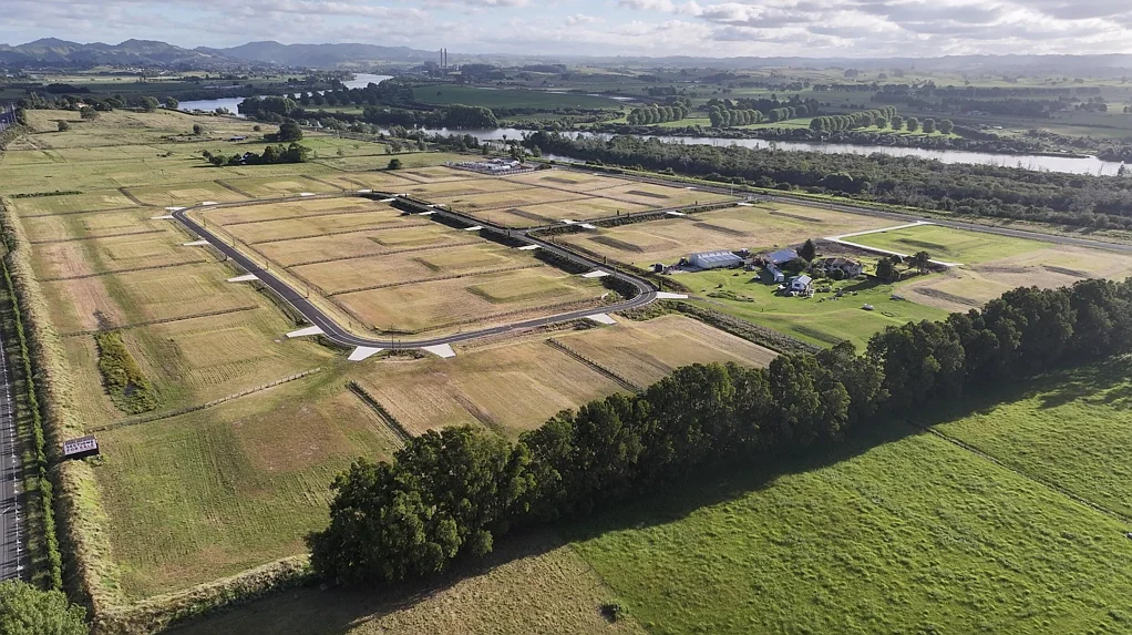 Huntly House + Land Deals $890,000 or Bare Land $440,000