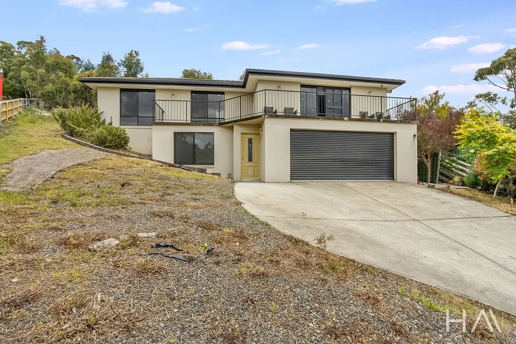 Lenah Valley 3 Bedroom Substantial home with development approval for 3 more 3 bed 2 bathroom homes each with double garage and rumpus.