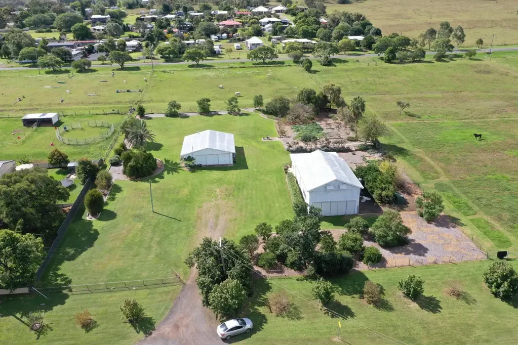 Goombungee 2ਬੈੱਡਰੂਮ Exclusive Retreat in Tranquil Goombungee 5463 M2 Sheds Tiny home
