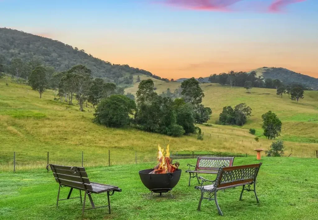 Ellenborough CATTLE, HORSES, LIFESTYLE