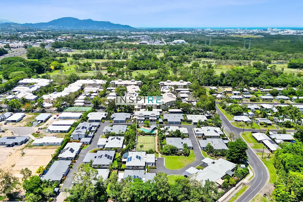 White Rock 3chambre Move-In Ready Villa in a Secure Gated Community