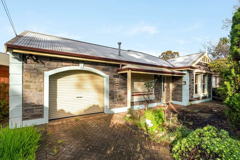 North Plympton 3部屋 TORRENS TITLE OPPORTUNITY IN CONVENIENT NORTH PLYMPTON LOCATION // Three Bedrooms, Low-Maintenance Living, Scope to Update & Add Value