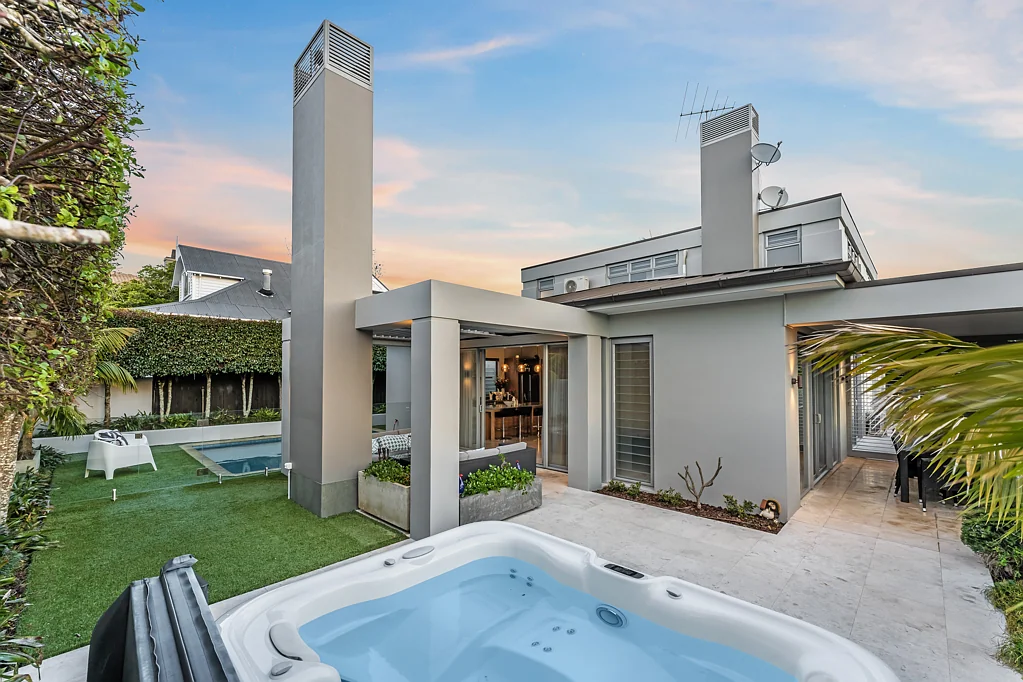Remuera 4침실 Tropical Elegance in Double Grammar Zone
