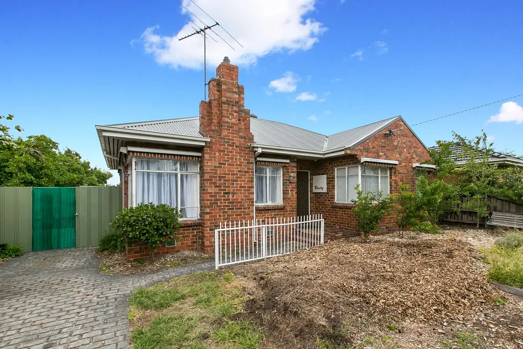 Moorabbin 4Zimmer DEVELOPERS DREAM WITH PERMITS