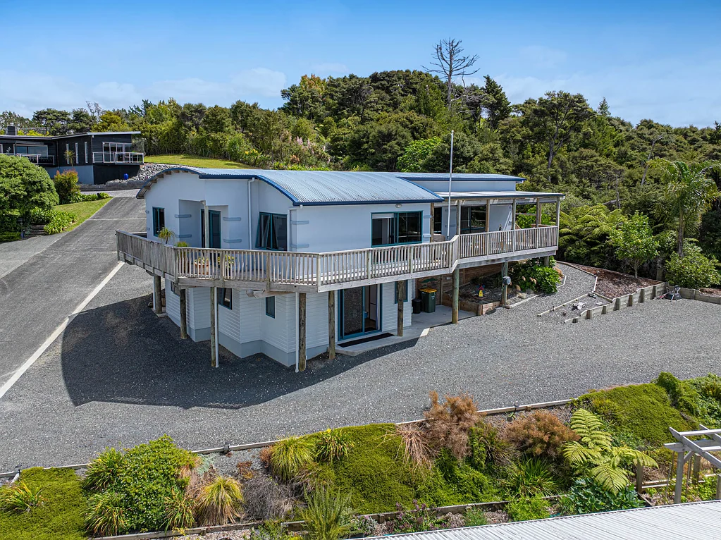 Snells Beach 4房  Spring into Coastal Living - 180° of Pure Magic!