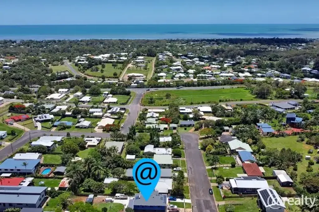 Dundowran 3ਬੈੱਡਰੂਮ Elevated position, big yard!