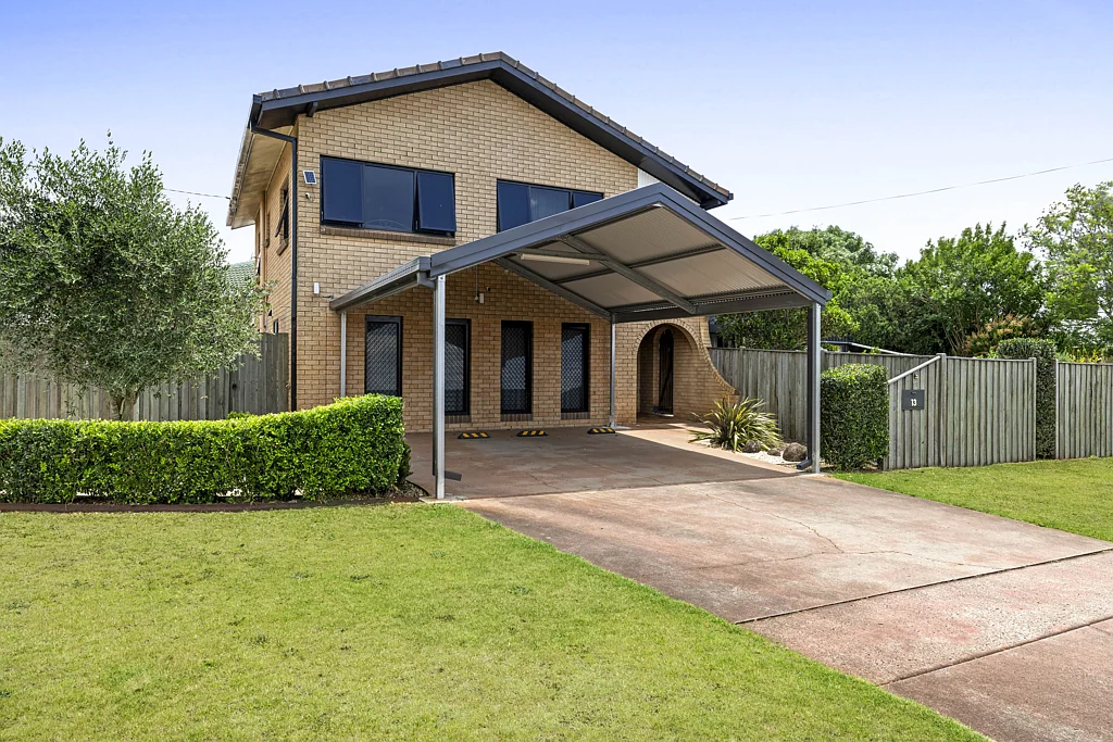 Harristown 5Phòng ngủ Immaculately Renovated 5-Bedroom Family Home with Modern Comforts and Sustainable Living