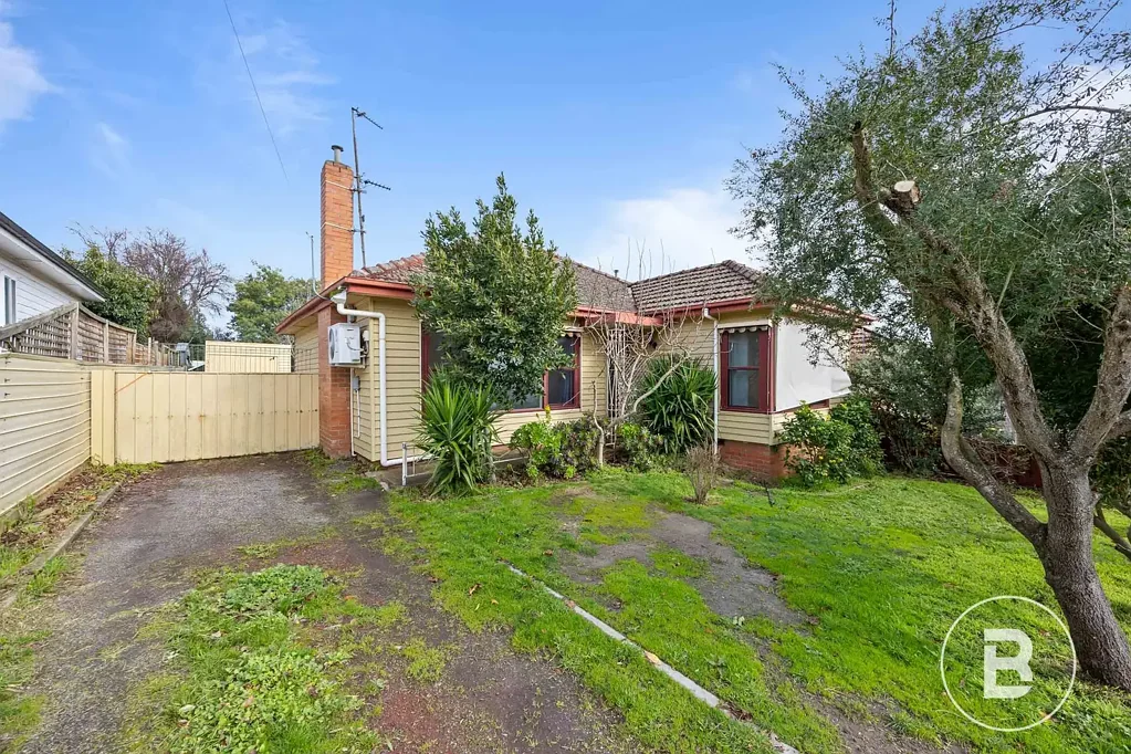 Mount Pleasant 3Moenga Charming Mount Pleasant Home with Side Access & Outstanding Convenience