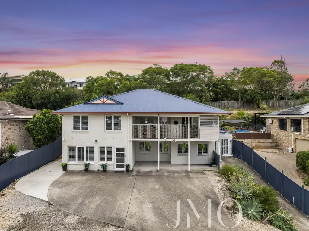 Ormeau Hills 6 Bedroom Expansive Contemporary Residence with Premium Multi-Generational Living