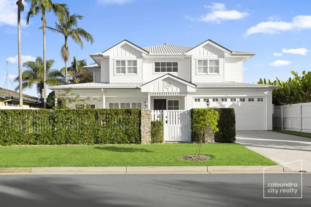 Warana 5房  A Refined Coastal Retreat 300m from the Sand