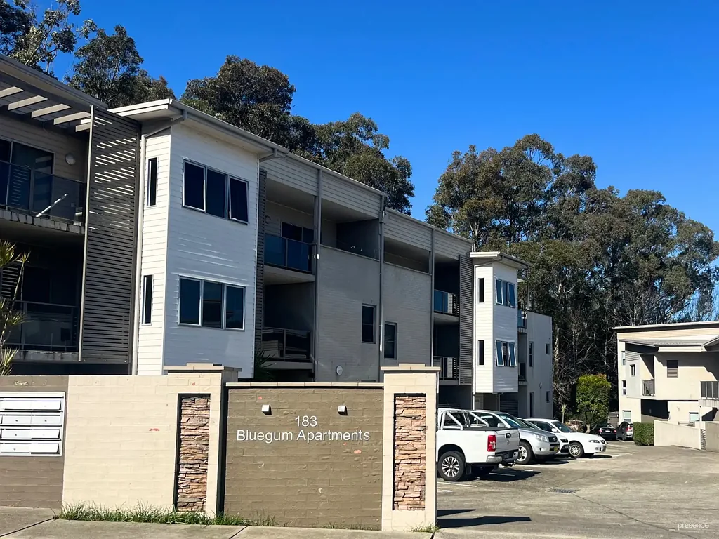 LOW-MAINTENANCE COMFORT WITH AIR-CONDITIONING & PRIME CONVENIENCE\