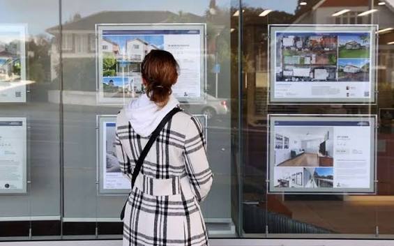 Are Real Estate Commissions Still Worth $30,000? A Critical Look at How Agents Are Paid