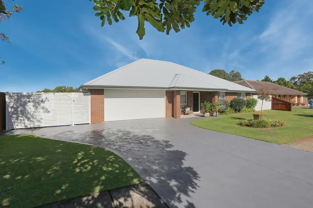 Tea Gardens 4房  A Relaxed Lifestyle Opportunity in a Premium Waterfront Location.
