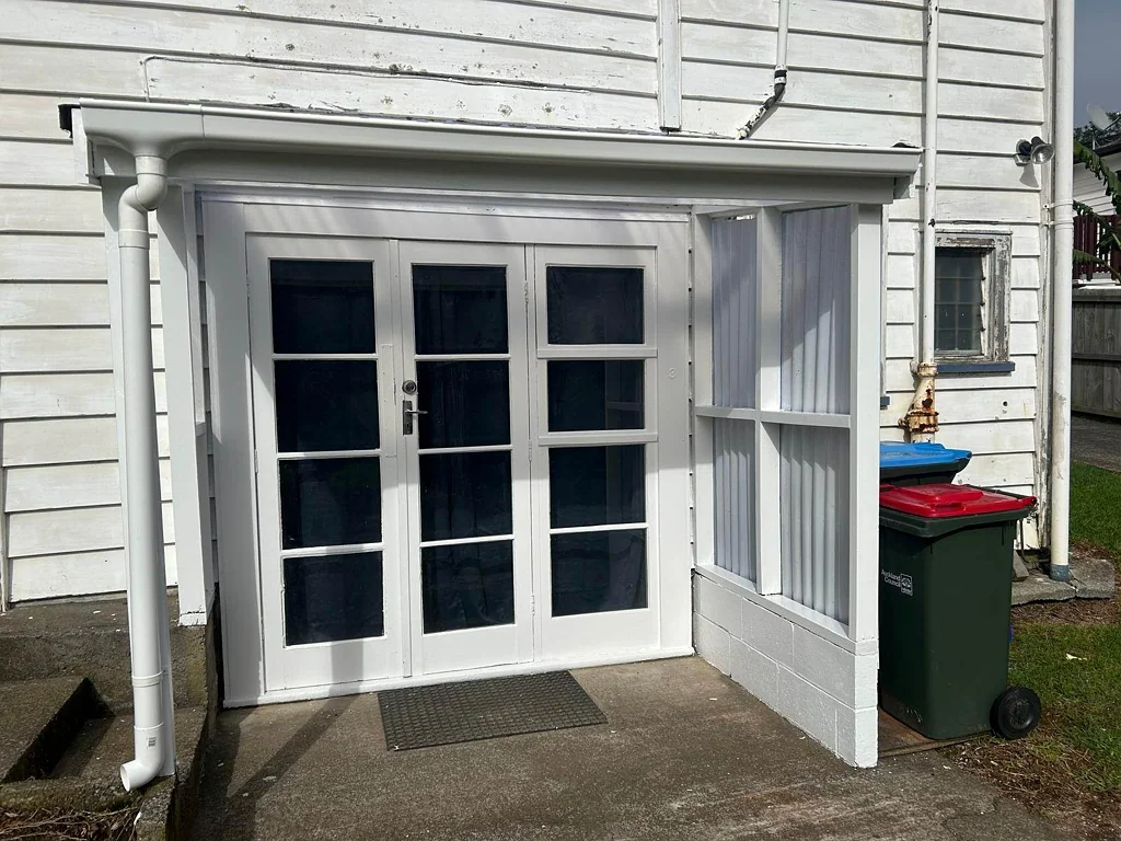 Low Maintenance Studio- Water Included!