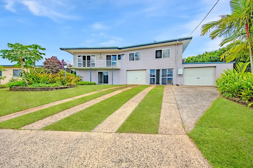 Belvedere 4 Bedroom Stunning Family Home with Pool in Belvedere!