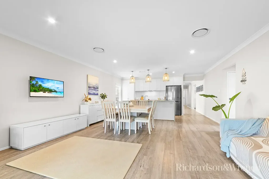 Umina Beach 4 Slaapkamer Turn the Key & Start Living – Modern 4 Year Old Home Near the Beach!