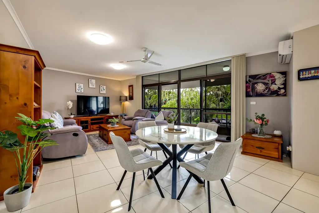 Cairns North 2chambre ENVIABLE ESPLANADE LOCATION