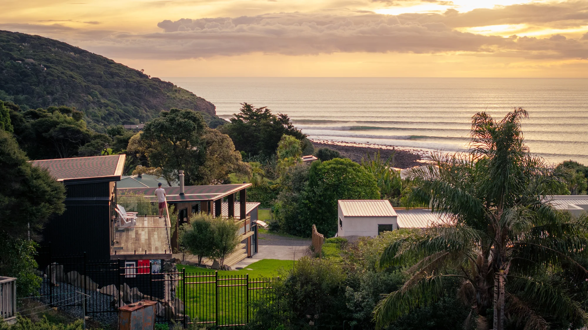 Raglan 4غرفة نوم Barefoot to the surf in Whale Bay