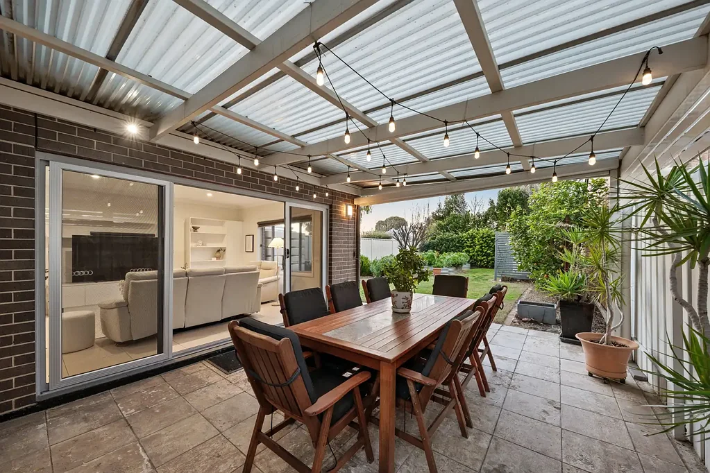 Park Holme 3 Slaapkamer Contemporary Courtyard Living with Space, Style & Everyday Convenience.