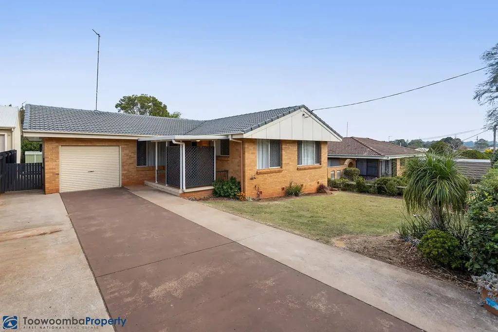 Prime Rangeville location! Renovated, inviting, low maintenance home nestled in quiet pocket of Rangeville!