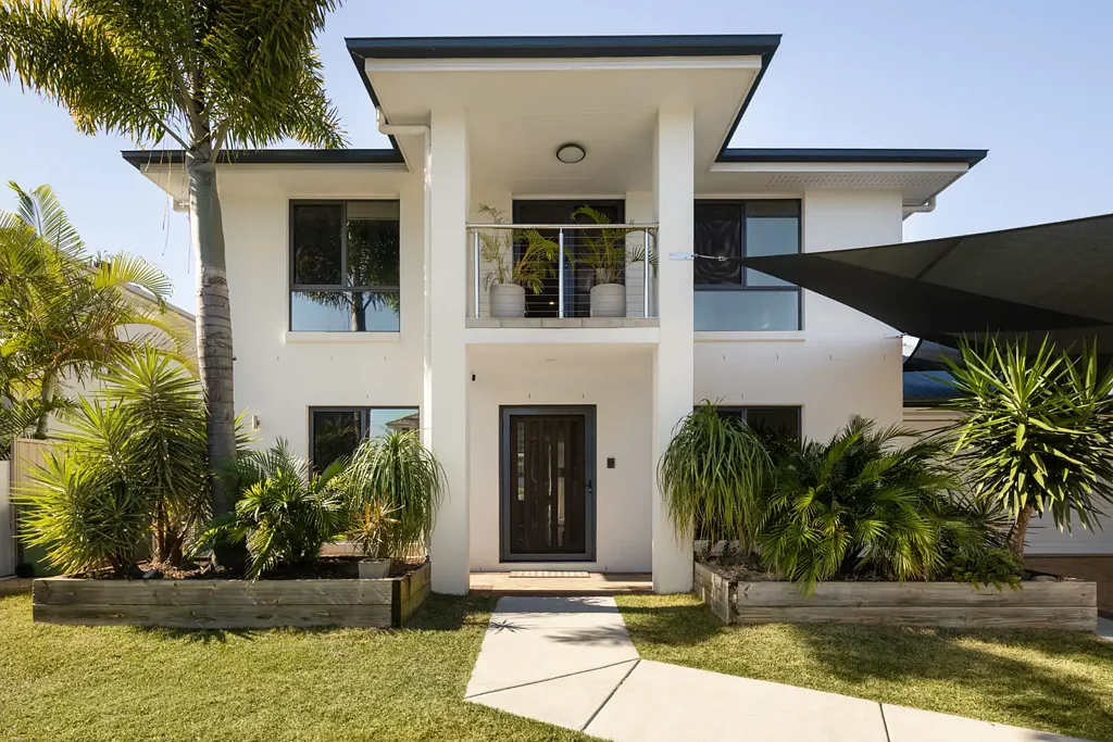 Newport 6 Bedroom SIX-BEDROOM COASTAL SANCTUARY FEATURING RARE DUAL-RESIDENCE DESIGN
