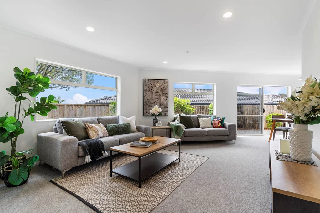 Stanmore Bay 3房 全新翻新砖瓦美宅！阳光私密花园+内进式单车库，名校环伺！步行至海滩与商圈！ It’s Just Like New