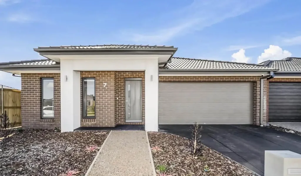 Home in Weir Views!