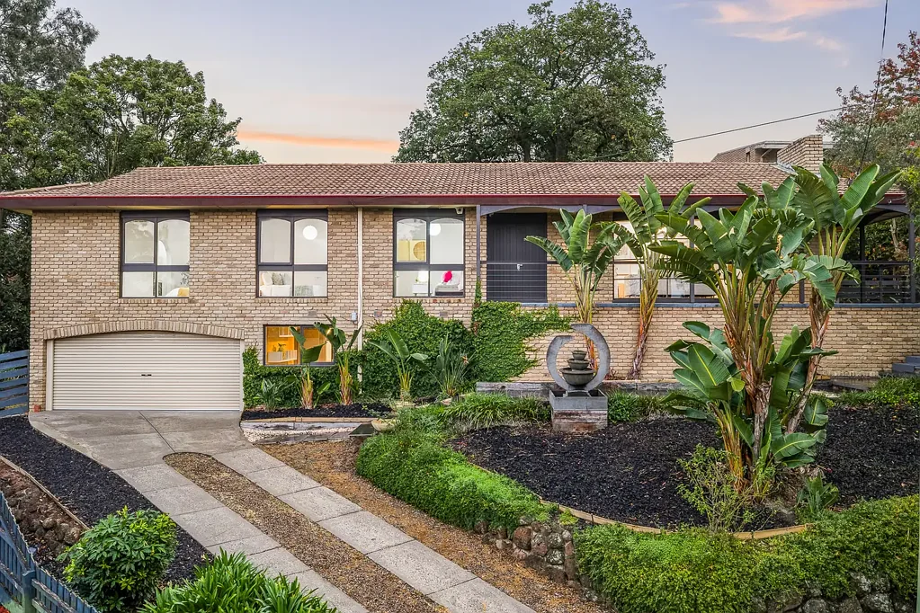 Templestowe Lower 6Phòng ngủ Elevated Family Living with Flexible Multi-Generational Appeal