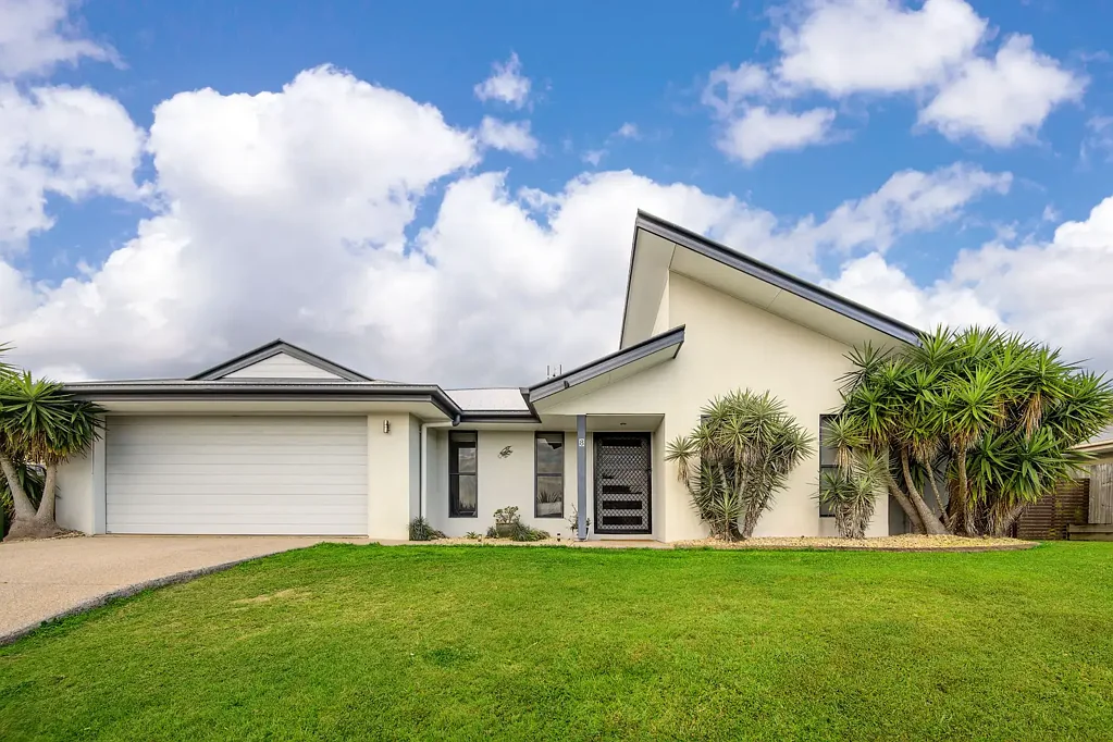 8 Eagle Hawk Drive, Southside, QLD 4570