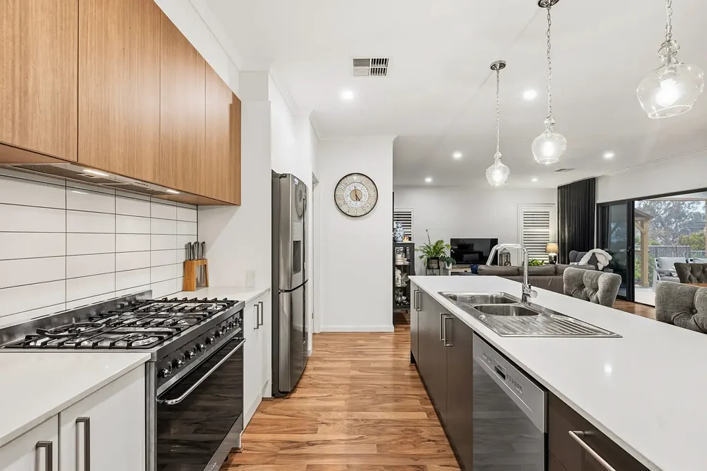 Mount Barker 4Kwarto Exceptionally appointed with premium finishes complete with solar and 15 KW Tesla battery