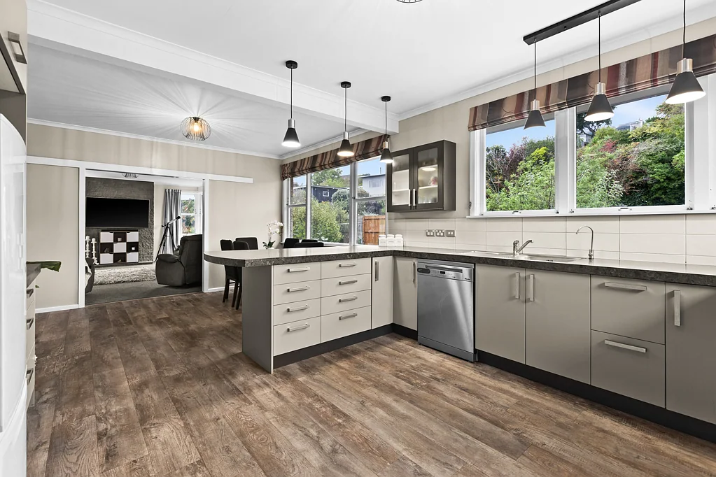 Havelock North 5 Bedroom Get Your 5 Bedroom, 2 Bathroom, Solid Home, Today!