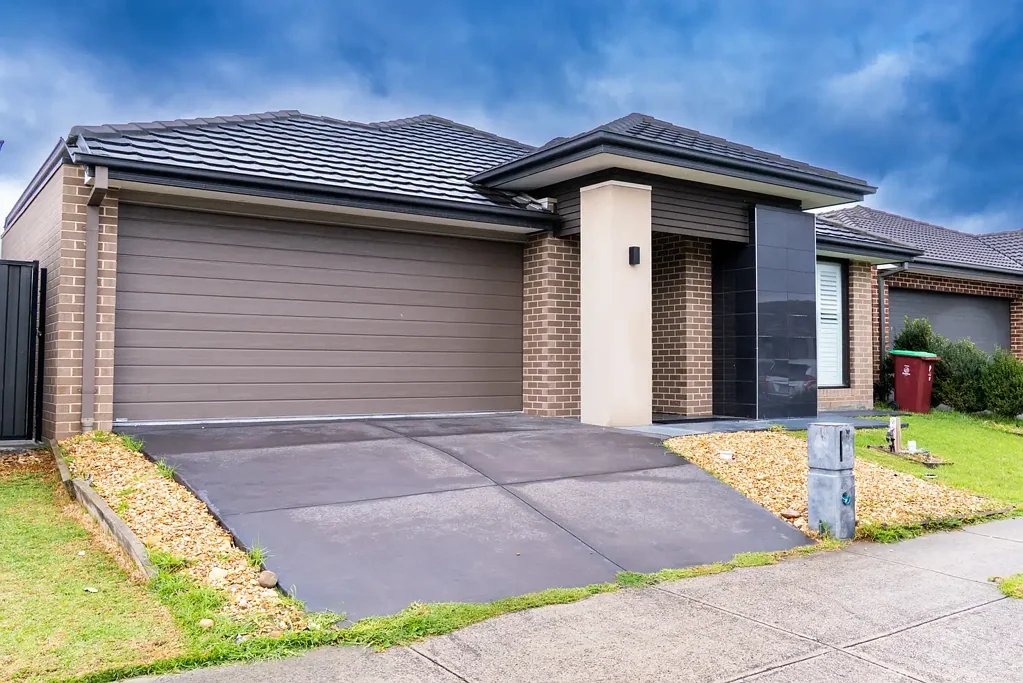 Stylish Family Living in Clyde North with SOLAR