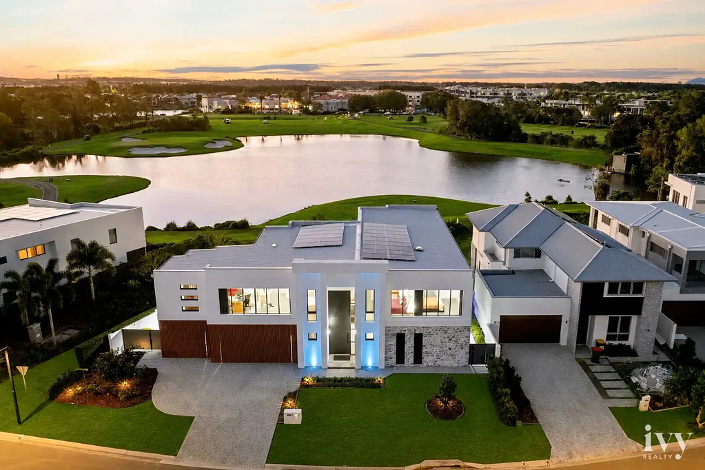 Hope Island 5कमरा World-Class Golf Front Luxury in an Exclusive Resort Setting