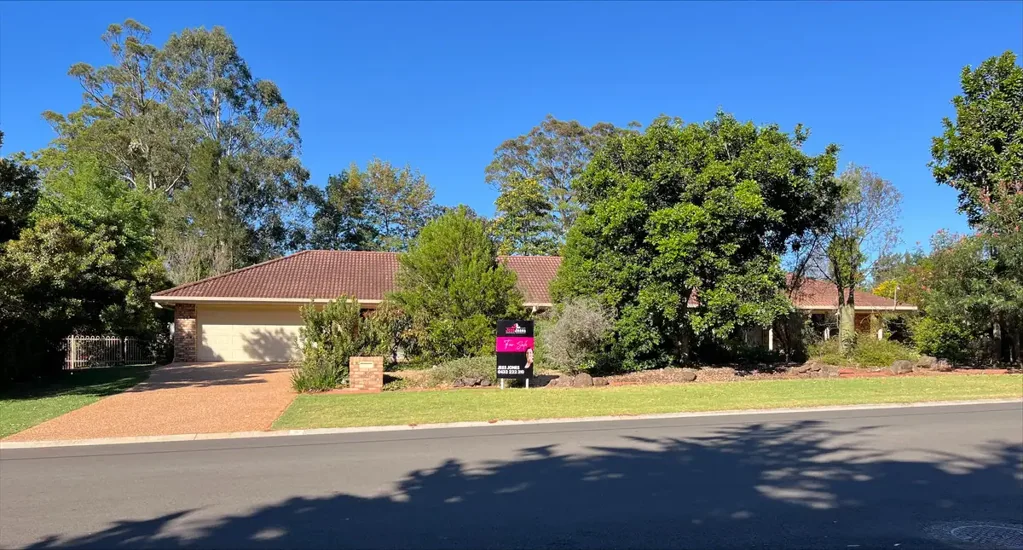 Highfields 4房  Spacious Home with Shed, Gardens & Grand Appeal