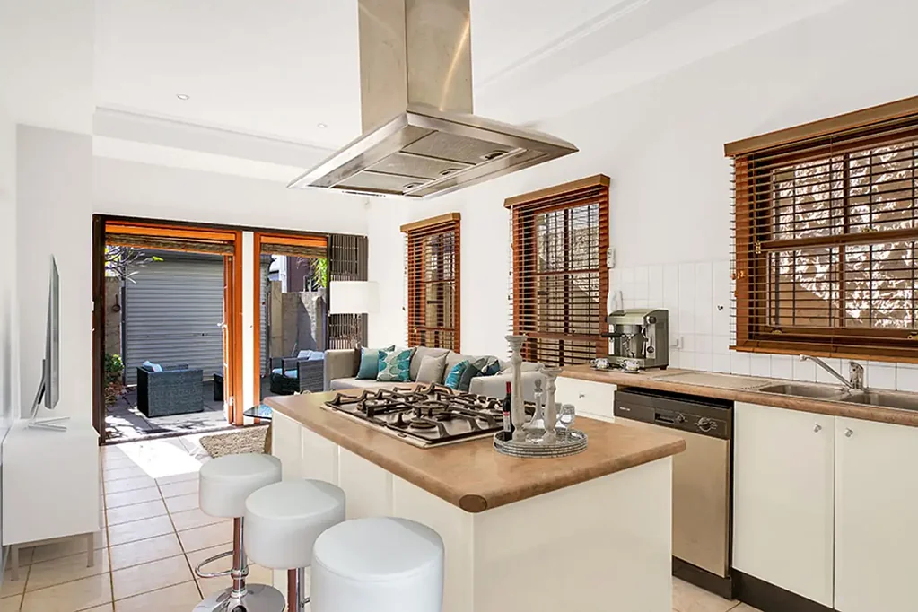 This 2 bedroom terrace is situated in a fantastic location