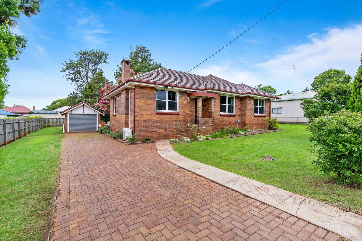 211 LONG ST, SOUTH TOOWOOMBA QLD 4350, 0 ห้องนอน, 0 ห้องน้ำ, House