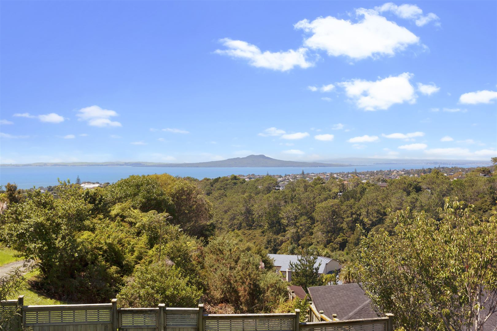 511 East Coast Road, Murrays Bay, Auckland - North Shore, 4 રૂમ, 0 બાથરૂમ