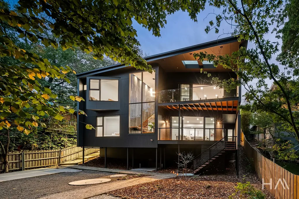 Newstead 4房  A Bold Statement in an Iconic Streetscape