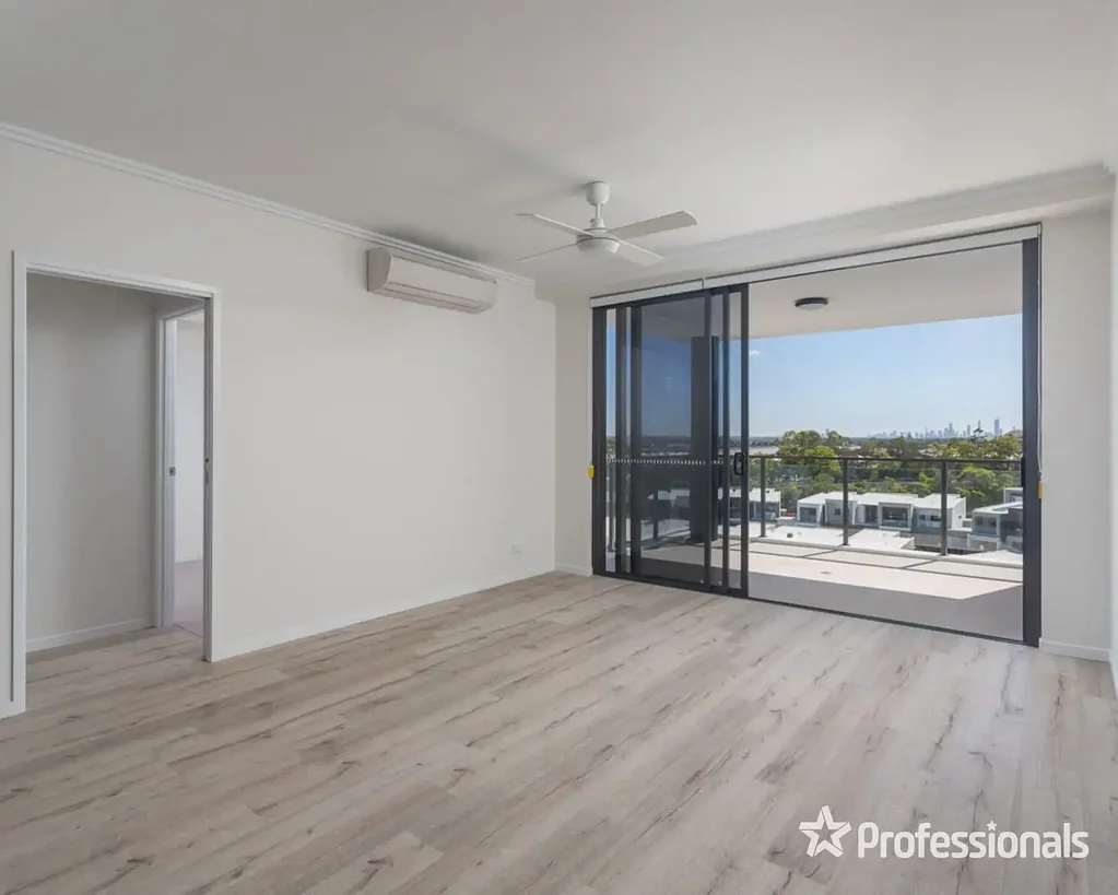 Luxury 6th Floor Apartment with Resort-Style Amenities & Walk to Robina Town Centre