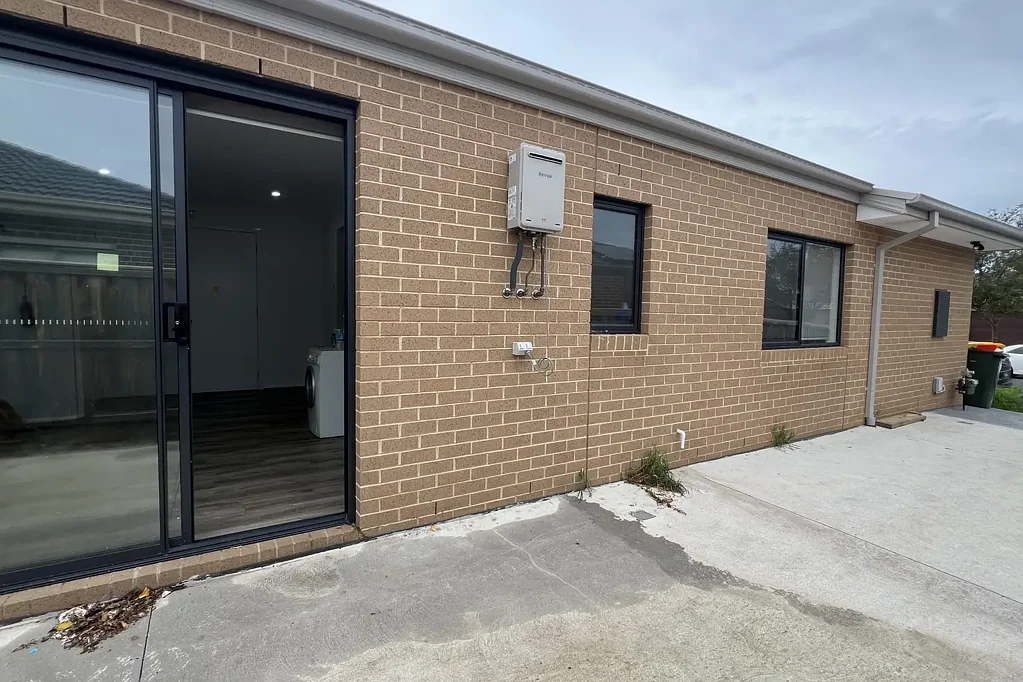 Modern Easy Living – Almost Brand New Home in Tarneit