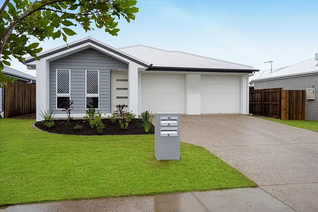 Logan Reserve 5Habitaciones High-Yield Duplex with Strong Rental Returns!