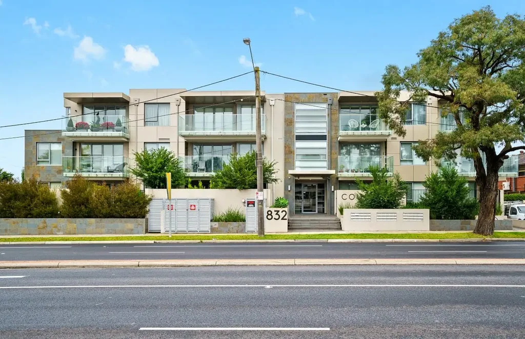 UNFURNISHED 2 BEDROOM APARTMENT AVAILABLE FOR RENT